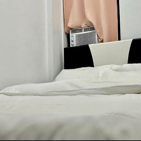 Private Room With Ac And Fan At Ekg Manila House Rental Exterior foto