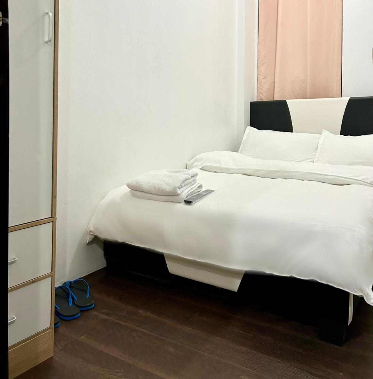 Private Room With Ac And Fan At Ekg Manila House Rental Exterior foto